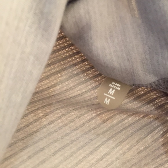 Lululemon every yogi tee - Picture 4 of 4